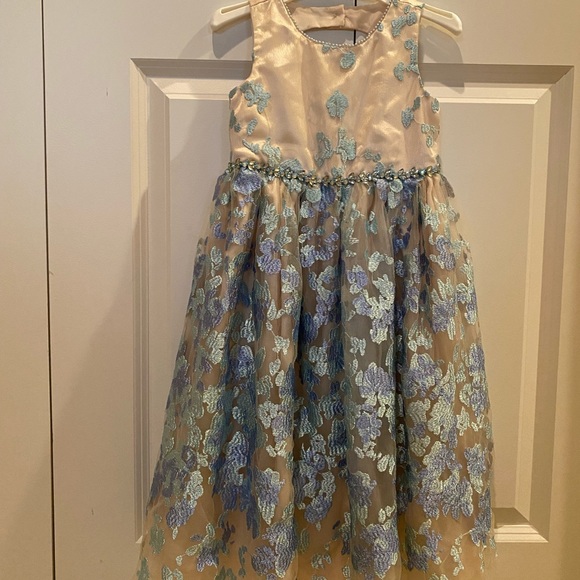 Dress - Picture 2 of 9